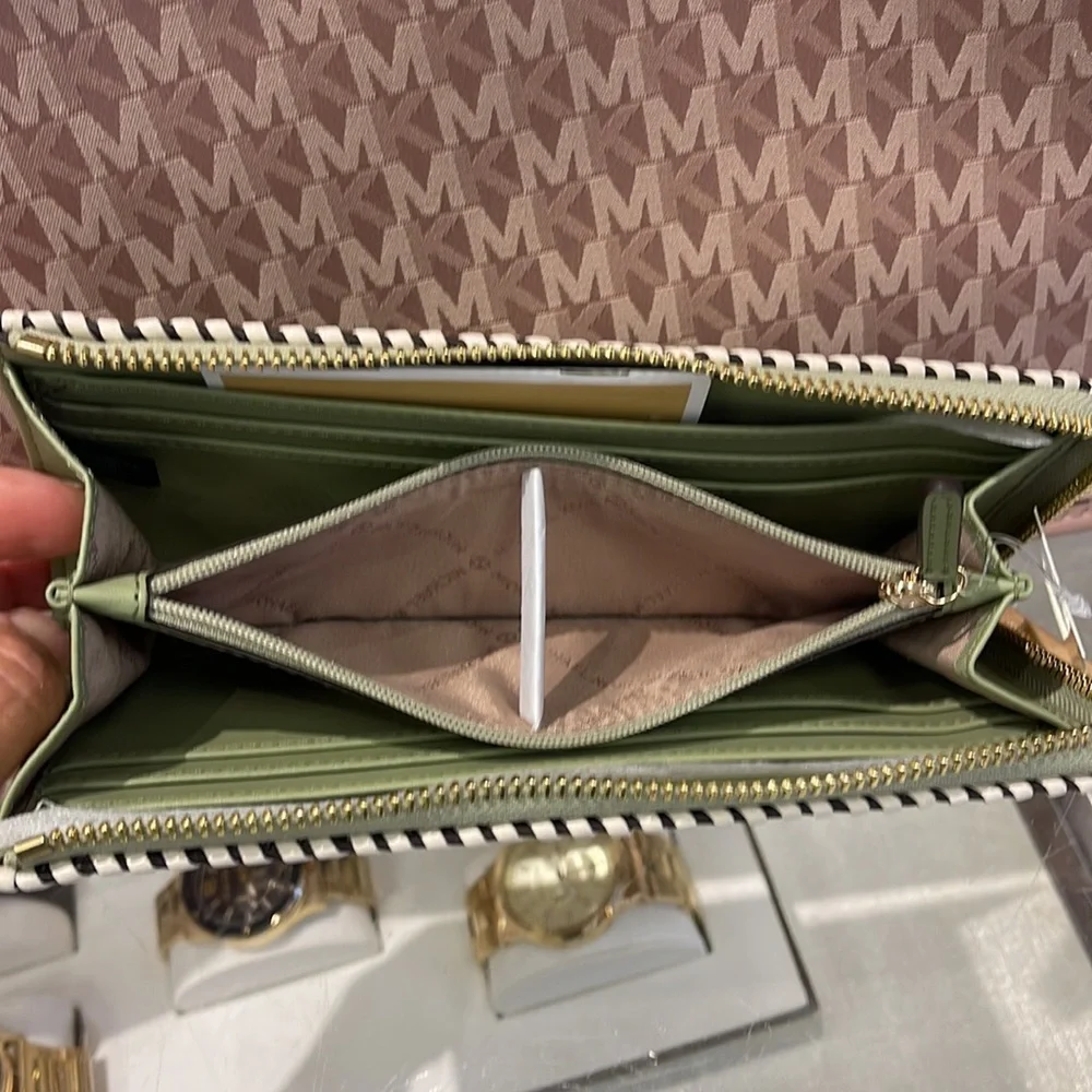 Michael Kors Jet Set Travel Large Pebble Leather Quarter-Zip Wallet
NWT - Picture 10 of 16